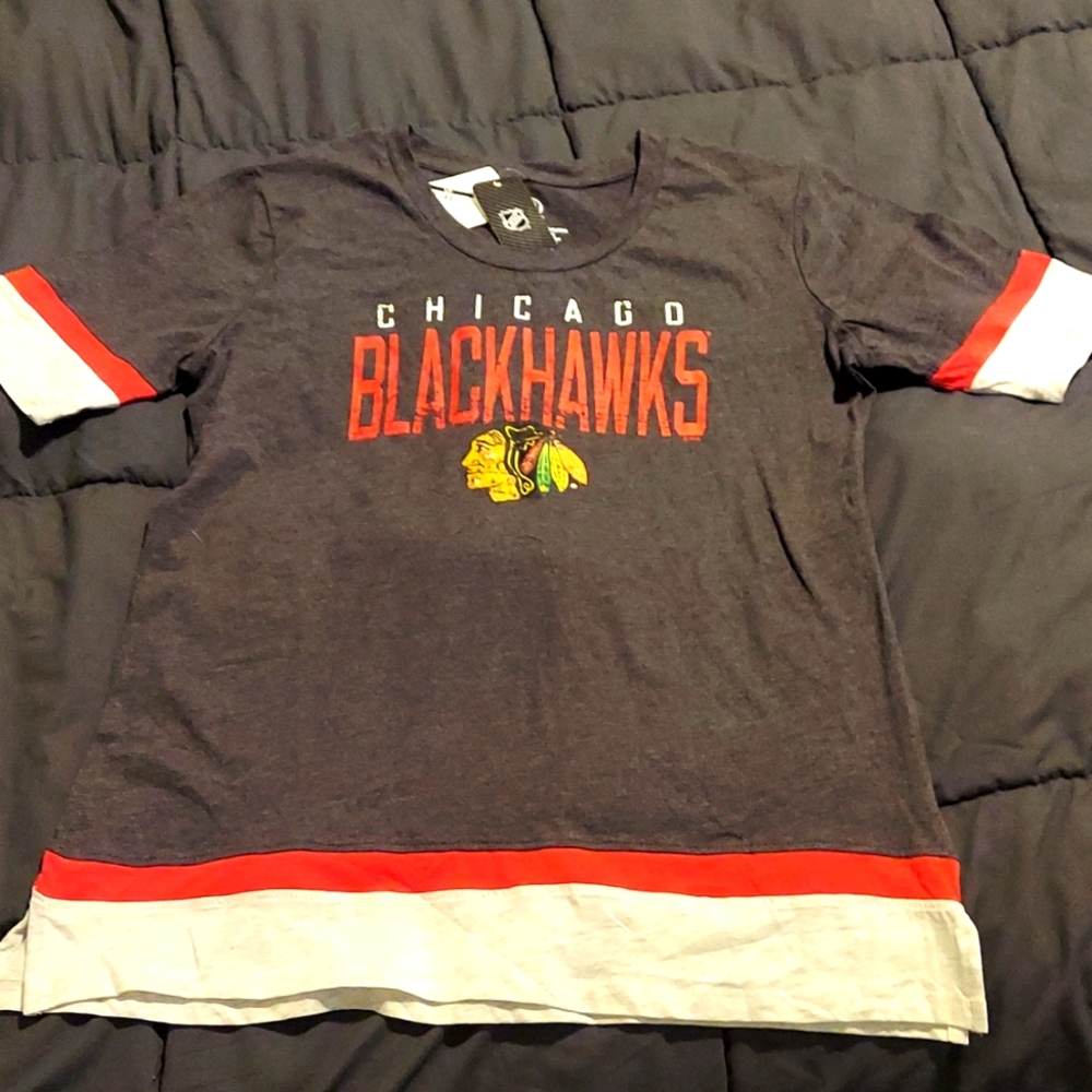NWT Chicago Blackhawks Women’s Graphic Tee Shirt | NHL Hockey Fan Top | Size M